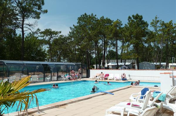 La piscine chauffée du camping - Les Samaras à St Jean de Monts